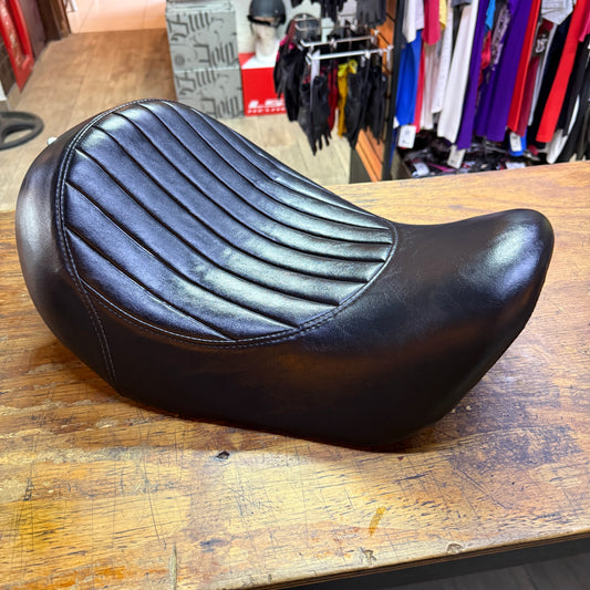 Asiento *usado* Harley Davidson (Dyna 06-17)