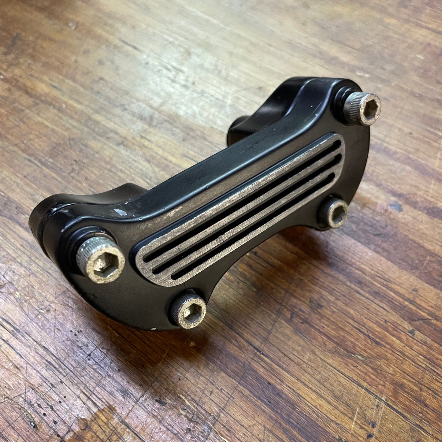 Torres risers bajos para manillar negro Harley Davidson USADO