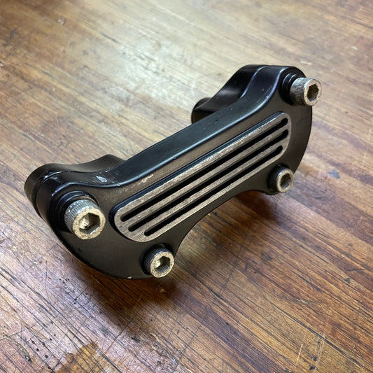 Torres risers bajos para manillar negro Harley Davidson USADO