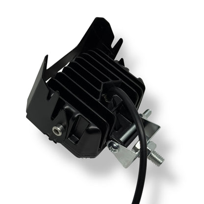 Faro auxiliar LED cuadrado con lupa | Estrobo + DRL