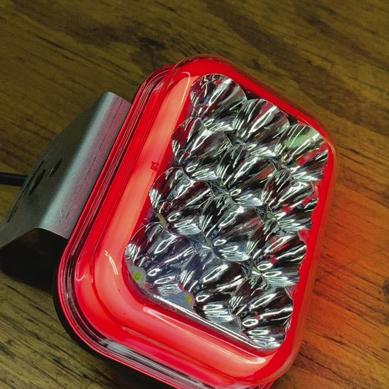 Faro auxiliar LED rectangular con estrobo tipo POLICÍA